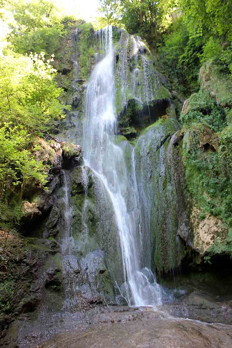 escapada rural francia cascada autorie agua para bañarse